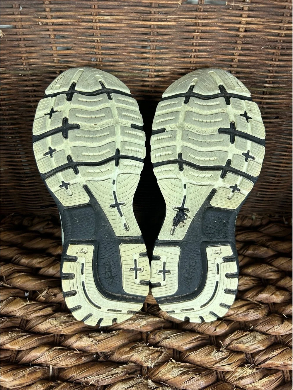 Brooks Ghost black running shoes